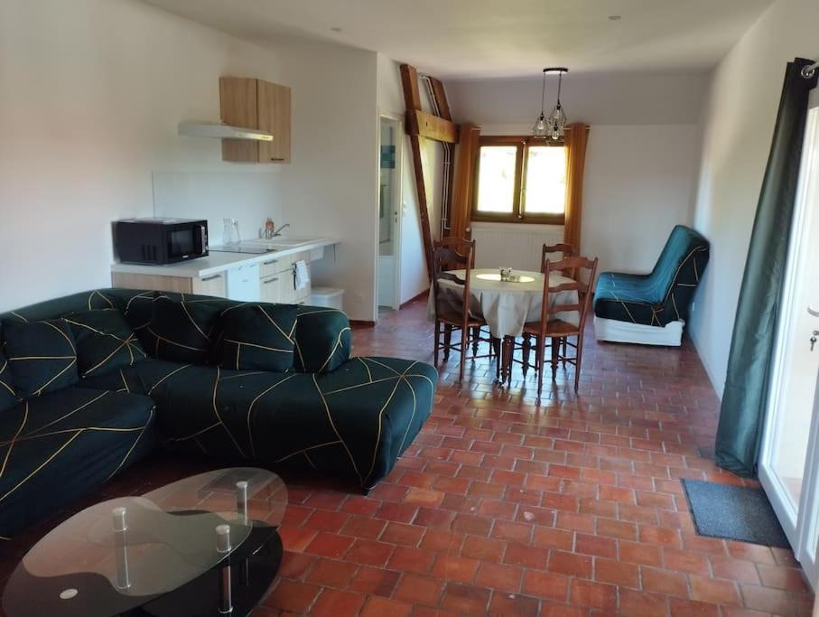 Appartement Dans Village Calme A 5 Min Des Lacs Mathaux Luaran gambar