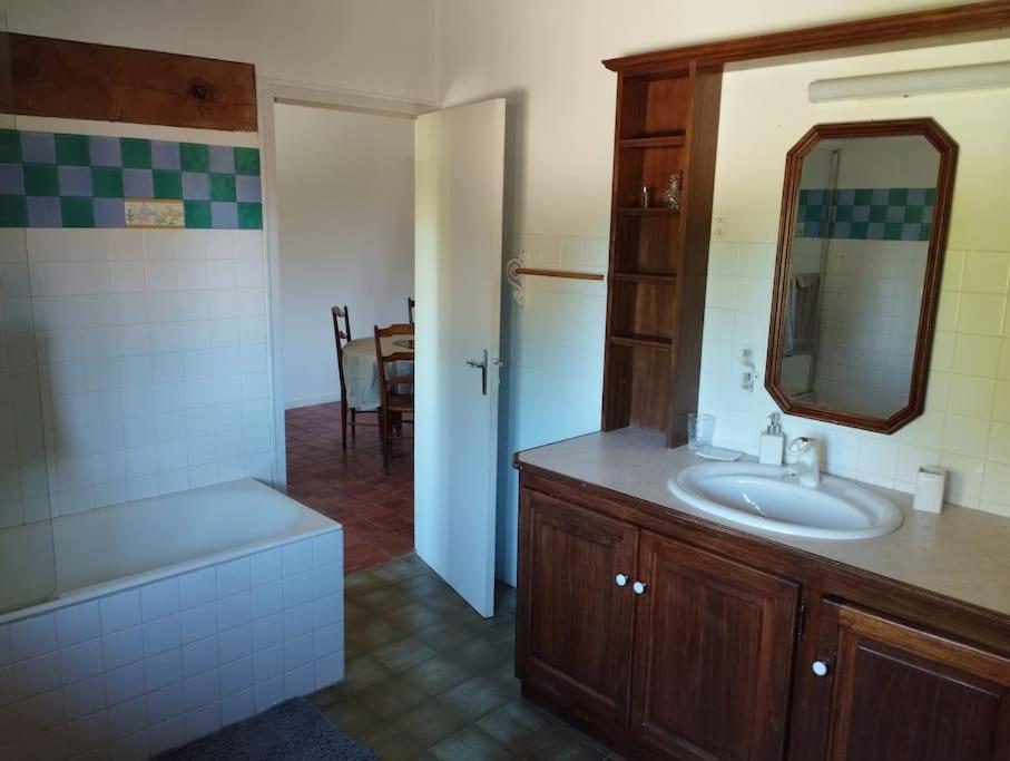Appartement Dans Village Calme A 5 Min Des Lacs Mathaux Luaran gambar