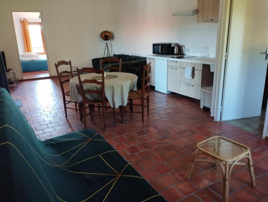 Appartement Dans Village Calme A 5 Min Des Lacs Mathaux Luaran gambar
