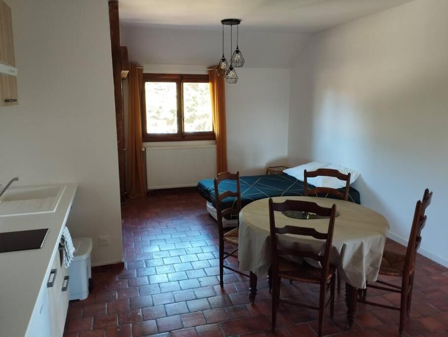 Appartement Dans Village Calme A 5 Min Des Lacs Mathaux Luaran gambar